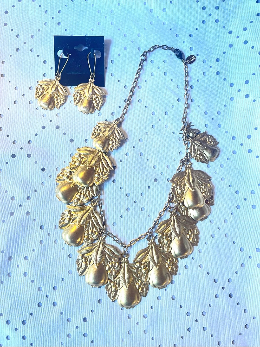 We Dream in Color Colour Goldtone  pear leaf Necklace and Earrings Set statement
